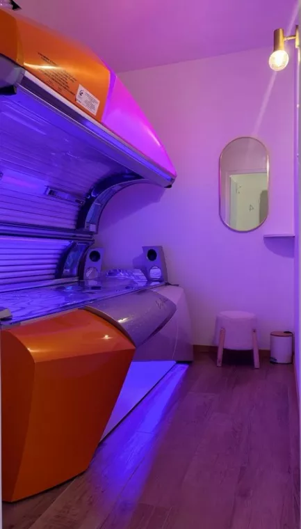 Séance de bronzage en institut avec une cabine Ergoline, Roubaix, Talia Sun